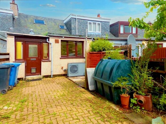 2 Bedroom Cottage To Rent In Viewfield Road, Tarbrax, West Calder, EH55