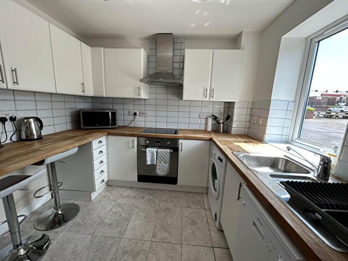 2 Bedroom Apartment For Sale In Bramwell Court, Gateshead, Tyne And Wear, NE8