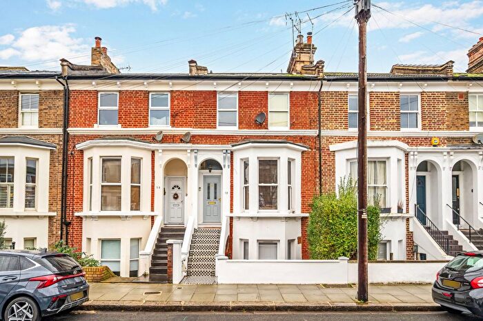 1 Bedroom Flat To Rent In Curwen Road, Ravenscourt Park, W12