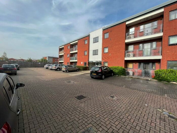 2 Bedroom Flat To Rent In Beresford Close, Lincoln, Lincolnshire, LN6