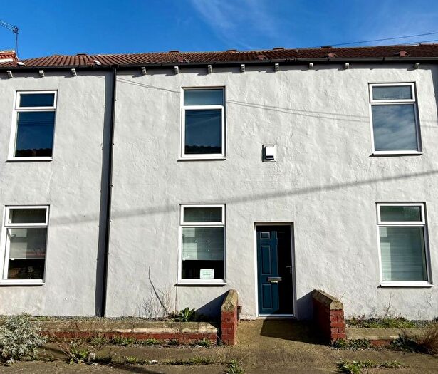 2 Bedroom Terraced House For Sale In Wakefield Road, Kinsley, Pontefract, WF9