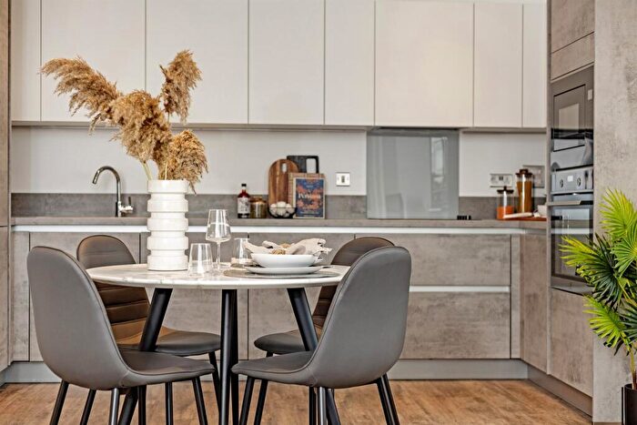 1 Bedroom Apartment To Rent In Bed, Th Floor, Moorhen, Pelican House In Fresh Wharf, IG11