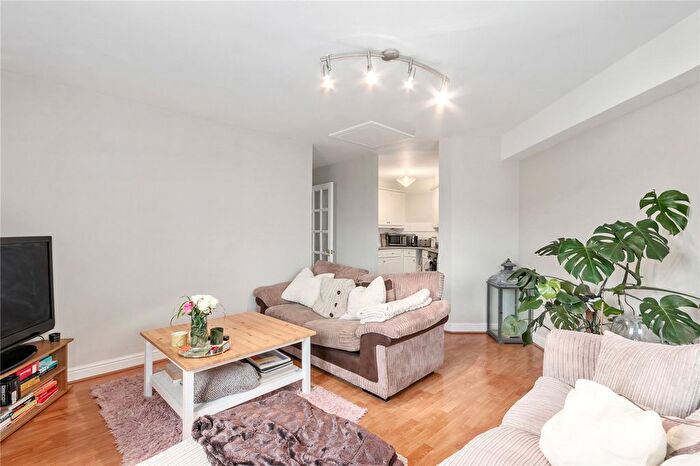 2 Bedroom Flat To Rent In Macmillan Way, London, SW17