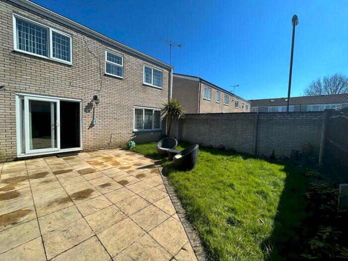 3 Bedroom House To Rent In Furnace Green, RH10