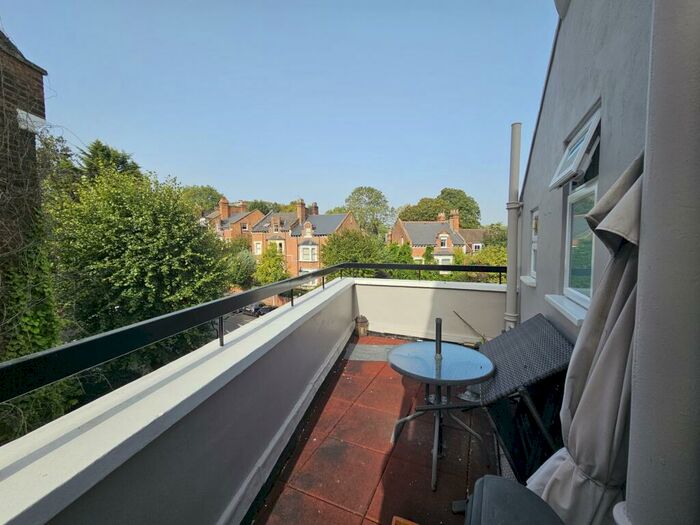 2 Bedroom Flat To Rent In Cromwell Avenue, Highgate, N6