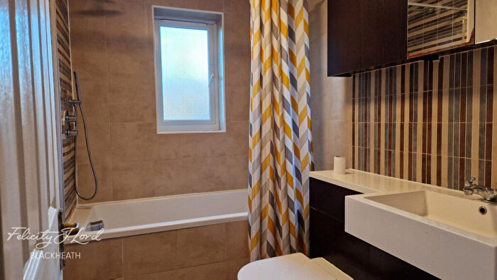 2 Bedroom Apartment To Rent In Cumberland Place, London, SE6