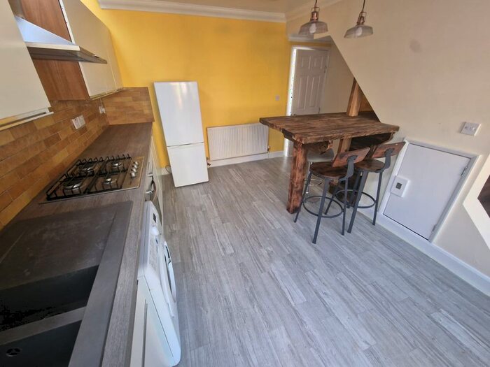 2 Bedroom Semi-Detached House To Rent In Beresford Road, Luton, Bedfordshire, LU4