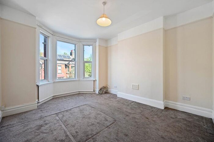 4 Bedroom Flat For Sale In Wotton Road, Cricklewood, NW2