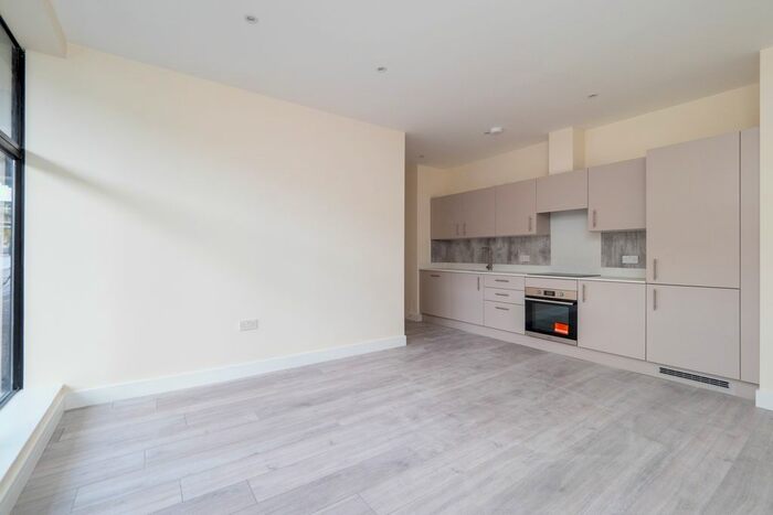 2 Bedroom Flat To Rent In Ewell Road, Cheam, Sutton, SM3