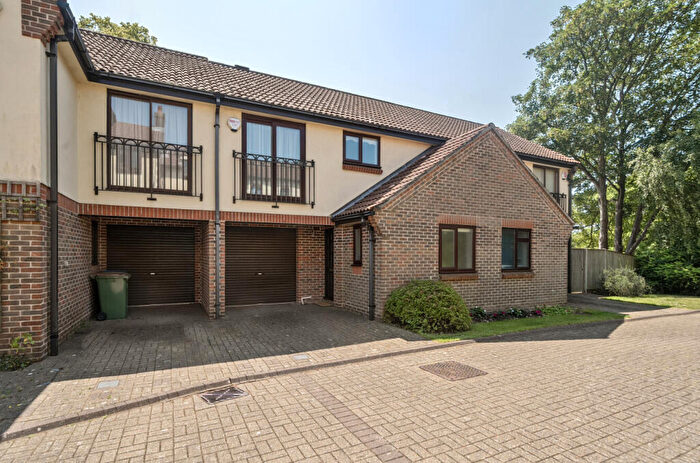 2 Bedroom Terraced House For Sale In Mayfair Gardens, Banister Park, Southampton, Hampshire, SO15