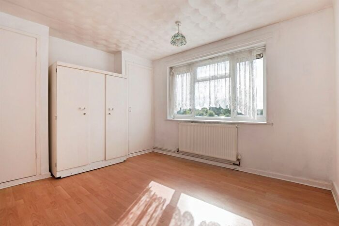 2 Bedroom Flat For Sale In Pennine Road, Southampton, SO16