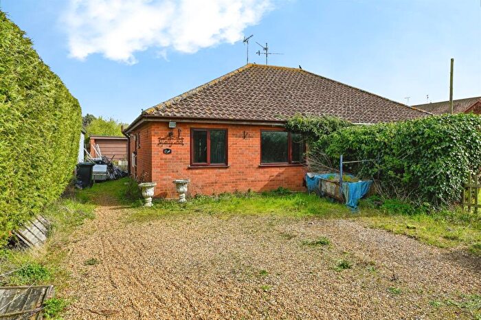2 Bedroom Semi-Detached Bungalow For Sale In Lynn Road, Ingoldisthorpe, King's Lynn, PE31