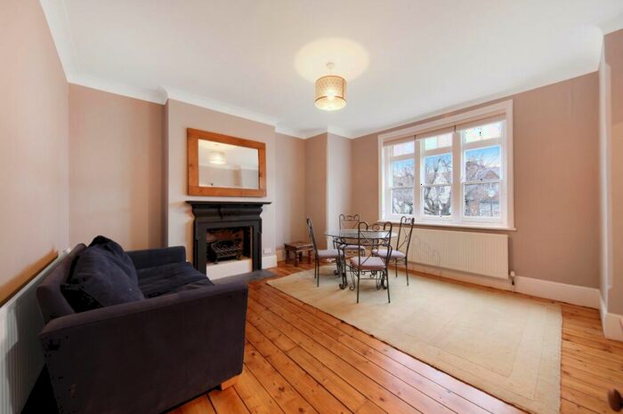 1 Bedroom Apartment To Rent In Grosvenor Gardens, London, NW2