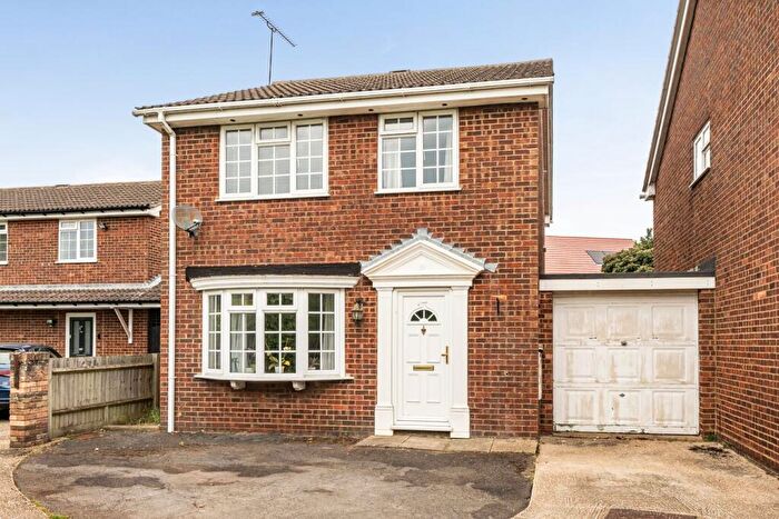 4 Bedroom Link Detached House For Sale In Bell Close, Westoning, MK45