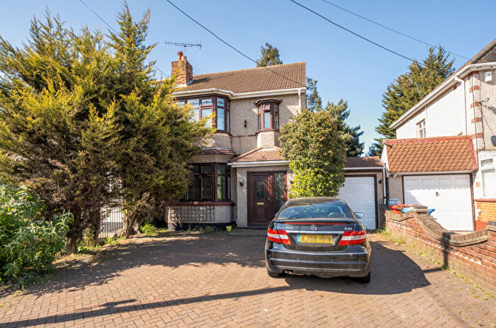 4 Bedroom Semi Detached House For Sale In Hart Road, Benfleet, SS7