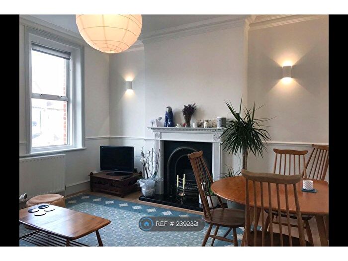 2 Bedroom Flat To Rent In Camberwell, London, SE5