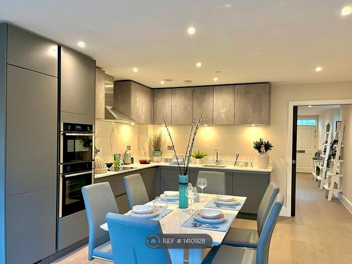 4 Bedroom Semi-Detached House To Rent In Park Road, Kingston Upon Thames, KT2