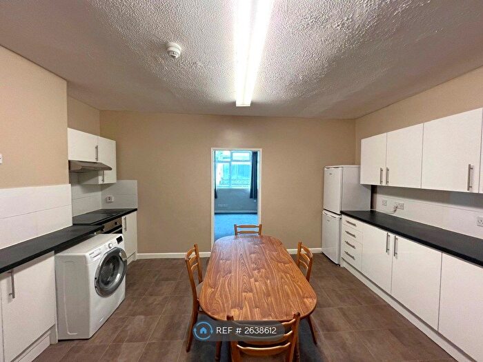 4 Bedroom Maisonette To Rent In Stokes Croft, Bristol, BS1