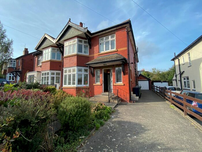 1 Bedroom Flat To Rent In St. Annes Road, Headingley, Leeds, LS6