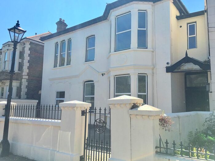 Studio To Rent In Merton Road, Southsea, PO5
