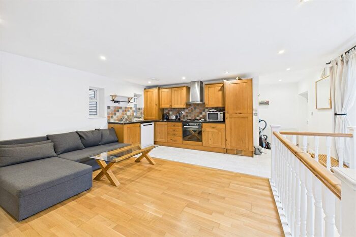 1 Bedroom Flat To Rent In Medwin Street, Clapham North, SW4