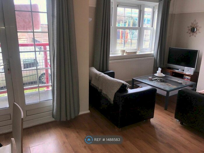 4 Bedroom Flat To Rent In Worsopp Drive, London, SW4