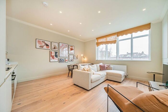 1 Bedroom Flat For Sale In Heath Road, Twickenham, TW1