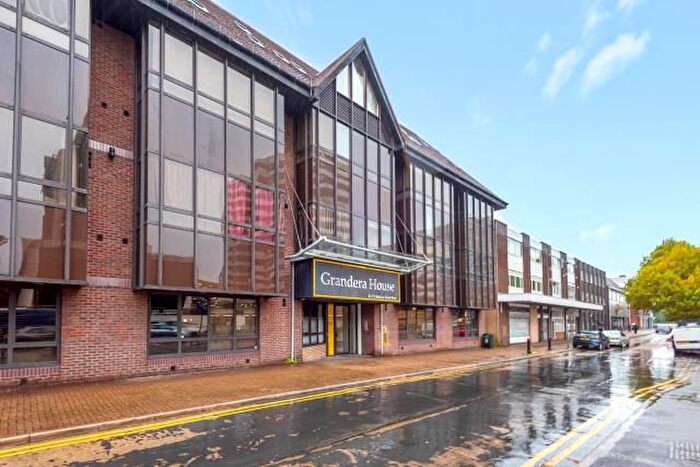 1 Bedroom Flat For Sale In Staines Road West, Sunbury-On-Thames, TW16