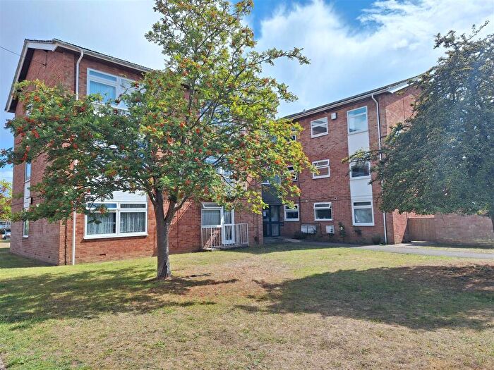 2 Bedroom Apartment For Sale In Caroline Court, Bath Road, Reading, RG1