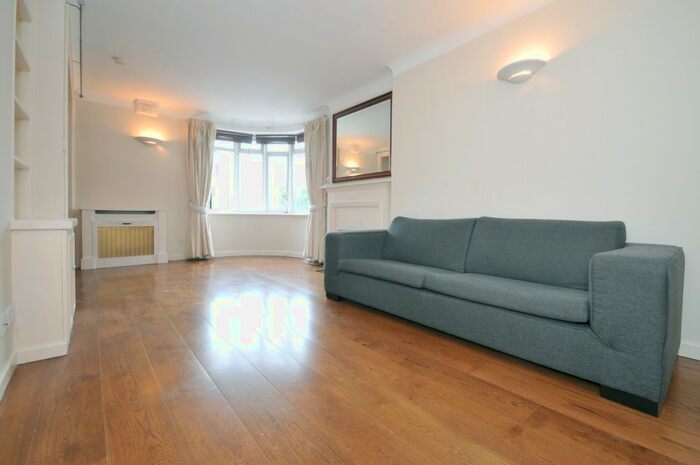 Studio To Rent In Norland Square, London W11