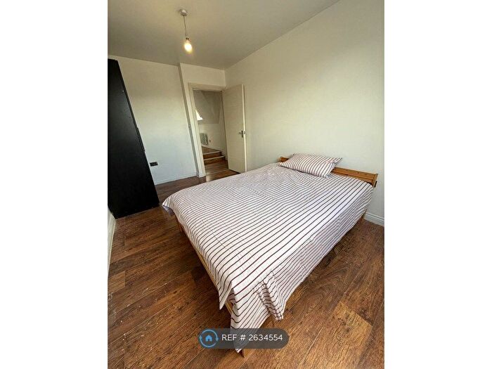 2 Bedroom Flat To Rent In Croydon, Croydon, CR0