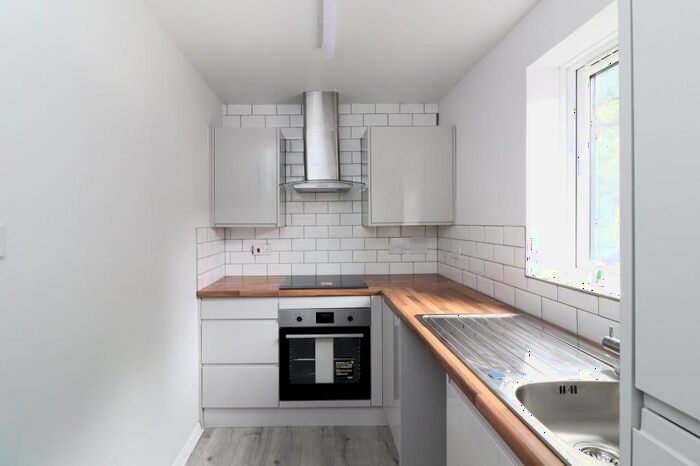 1 Bedroom Flat To Rent In Dundonald Close, Southampton, SO19