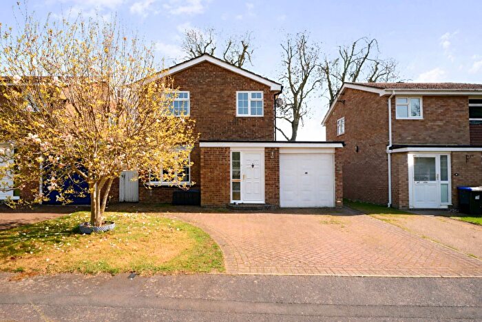 3 Bedroom Detached House For Sale In Lady Close, Newnham, NN11