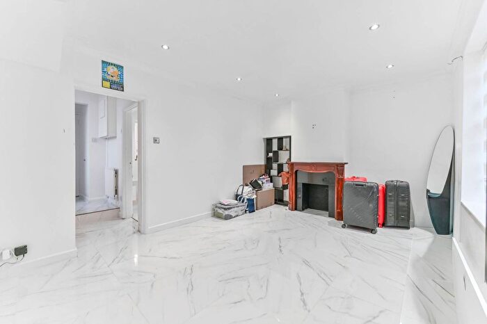 3 Bedroom End Terrace House To Rent In Thornton Road, Sutton, Carshalton, SM5