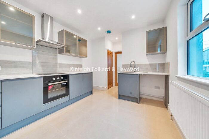 3 Bedroom Flat To Rent In Kimber Road, London, SW18