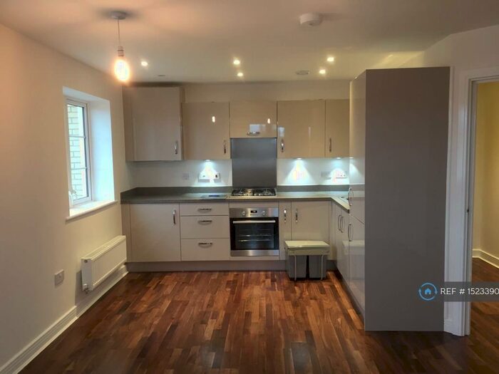 2 Bedroom Flat To Rent In Lydford Place, Slough, SL3