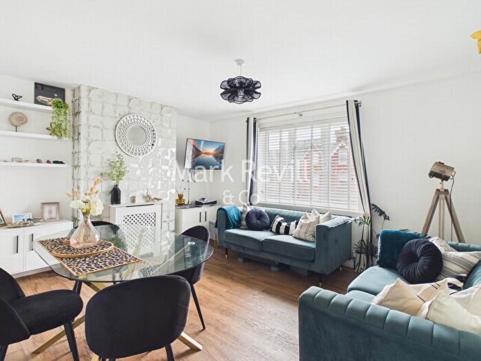 2 Bedroom Flat For Sale In Loders, Ardingly, RH17