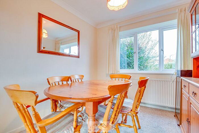 3 Bedroom Detached House For Sale In Fern Close, Eckington, Sheffield, S21