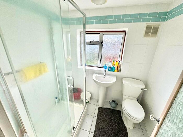 4 Bedroom House To Rent In Mungo Park Road, Rainham, RM13