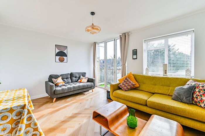 2 Bedroom Maisonette To Rent In Tufnell Park Road, Tufnell Park, London, N7