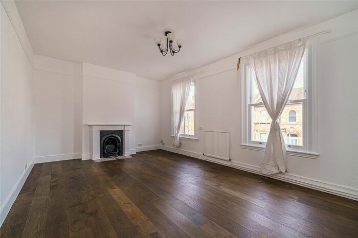 3 Bedroom Flat To Rent In Crystal Palace Road, East Dulwich, London, SE22