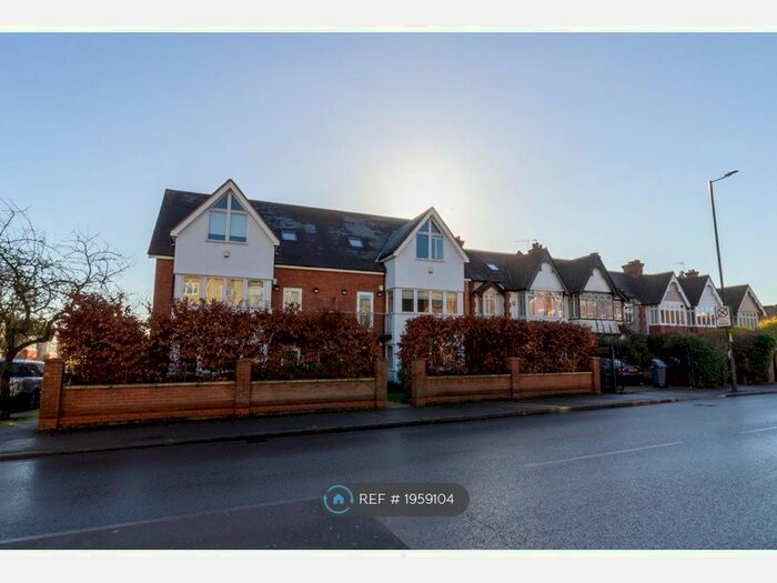 2 Bedroom Flat To Rent In Worple Road, London, SW19