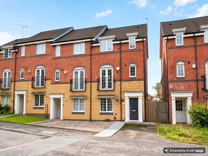 4 Bedroom End Of Terrace House For Sale In Pepper Wood Drive, Birmingham, Northfield, B31