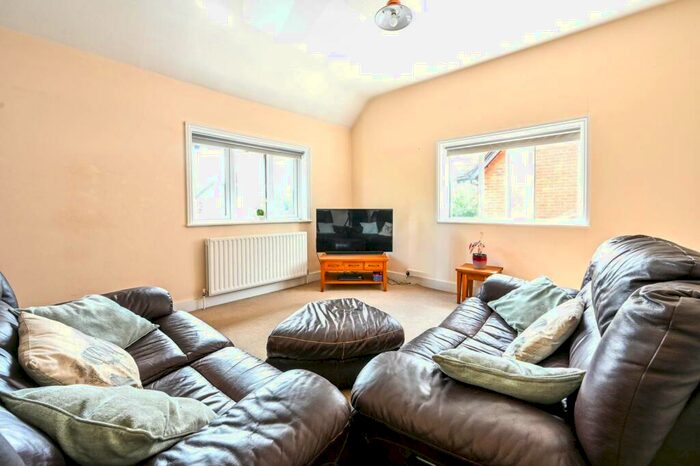 1 Bedroom Flat To Rent In Wonersh Village Club, Wonersh Common, Wonersh, Guildford, GU5