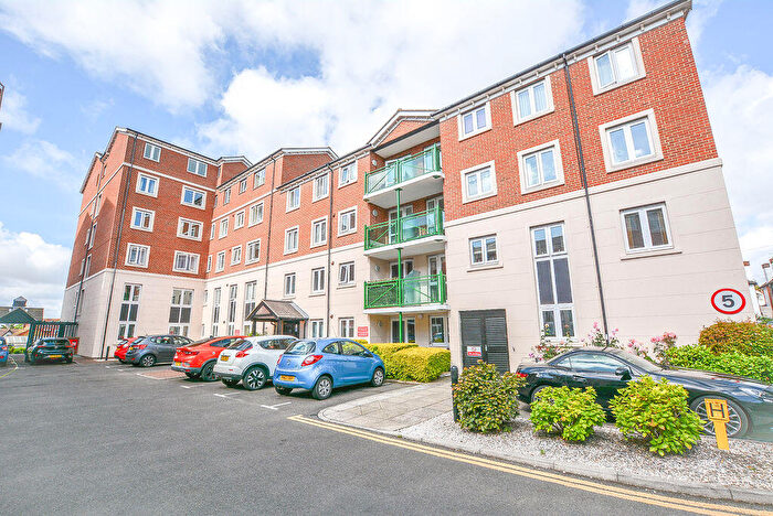 1 Bedroom Flat For Sale In Hamlet Court Road, Westcliff-On-Sea, SS0