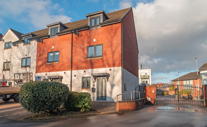 3 Bedroom End Terrace House For Sale In Trinity Way, Shirley, Solihull, B90