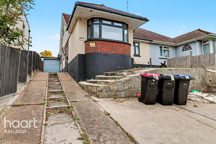 4 Bedroom Semi-Detached House For Sale In Rayleigh Road, Leigh-On-Sea, SS9