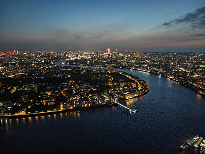 2 Bedroom Apartment To Rent In Landmark Pinnacle, London, E14