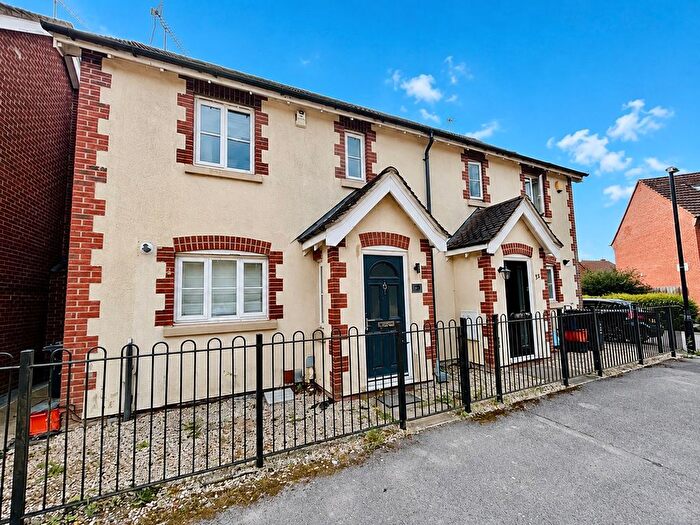 2 Bedroom Semi Detached House For Sale In Wynwards Road, Swindon, SN25