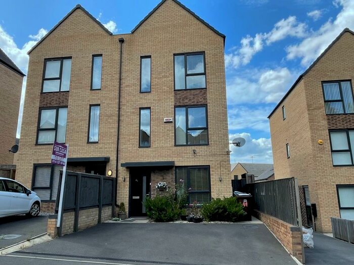 4 Bedroom Semi-Detached House To Rent In Beeches Drive, Sheffield, S2